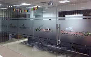 Cat decal mo logo cong ty